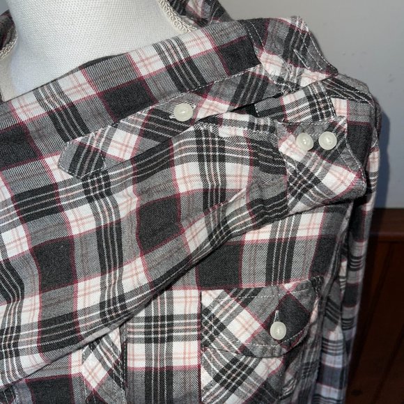 Women's Torrid Black White Red Plaid Long Sleeve Button Down Shirt Size 1 - Picture 4 of 6
